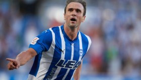 玻璃人逆境逆袭：28岁荣获金球奖，伤病中的足球荣耀